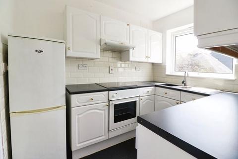 28 Tithe Court, Slough, SL3 8AS