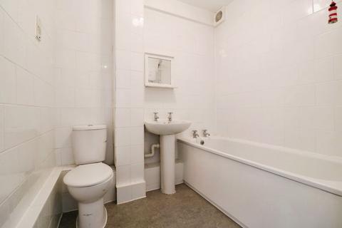 28 Tithe Court, Slough, SL3 8AS