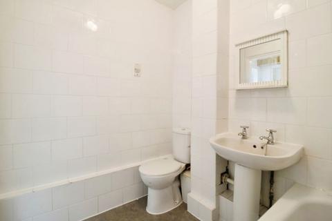 28 Tithe Court, Slough, SL3 8AS
