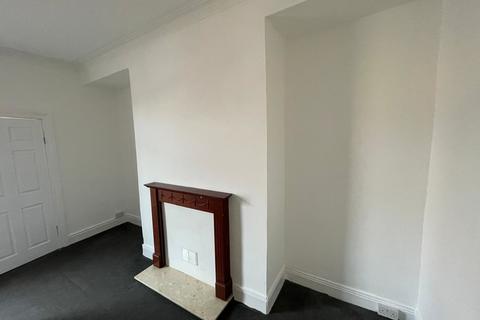 3 bedroom flat to rent, Northcote Street, South Shields