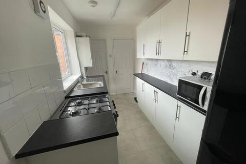 3 bedroom flat to rent, Northcote Street, South Shields