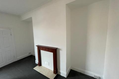 3 bedroom flat to rent, Northcote Street, South Shields