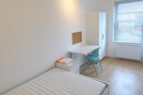 3 bedroom terraced house to rent - Emerson Street, Salford