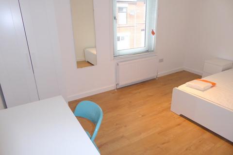 3 bedroom terraced house to rent - Emerson Street, Salford