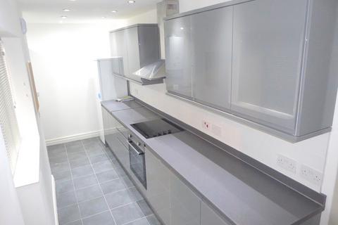 3 bedroom terraced house to rent, Emerson Street, Salford