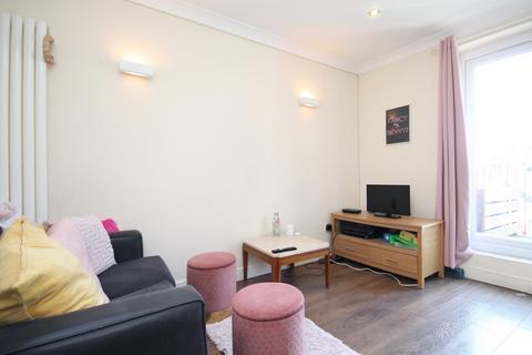 2 bedroom flat to rent, Castlehaven Road, Camden, NW1