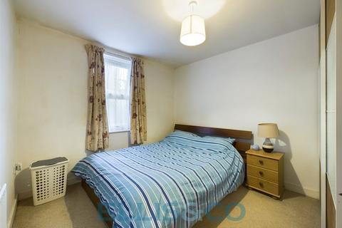 2 bedroom apartment to rent, Lyons Crescent, Tonbridge, TN9