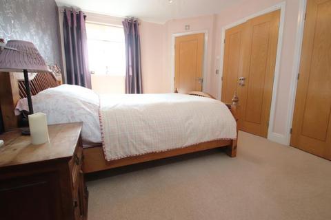 2 bedroom flat to rent, Rosemount Point, W Byfleet KT14 6BD