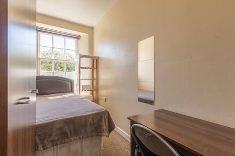 3 bedroom flat to rent - West Richmond Street Edinburgh EH8 9DZ United Kingdom