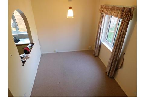 1 bedroom end of terrace house to rent, Tintagel Way, Woking GU22