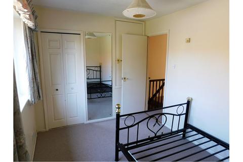 1 bedroom end of terrace house to rent, Tintagel Way, Woking GU22