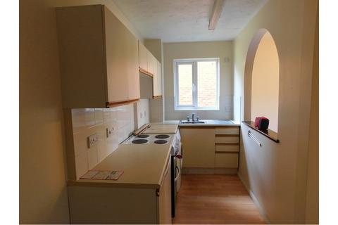 1 bedroom end of terrace house to rent, Tintagel Way, Woking GU22