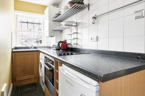 Studio to rent, Gleneldon Road, Streatham, SW16