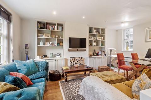 28 Midholm, London, NW11 6LN