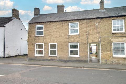 2 bedroom terraced house to rent, New Road, Chatteris