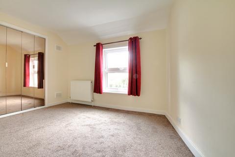 2 bedroom terraced house to rent, New Road, Chatteris