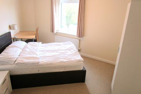 2 bedroom apartment to rent, Stockport Road, Manchester