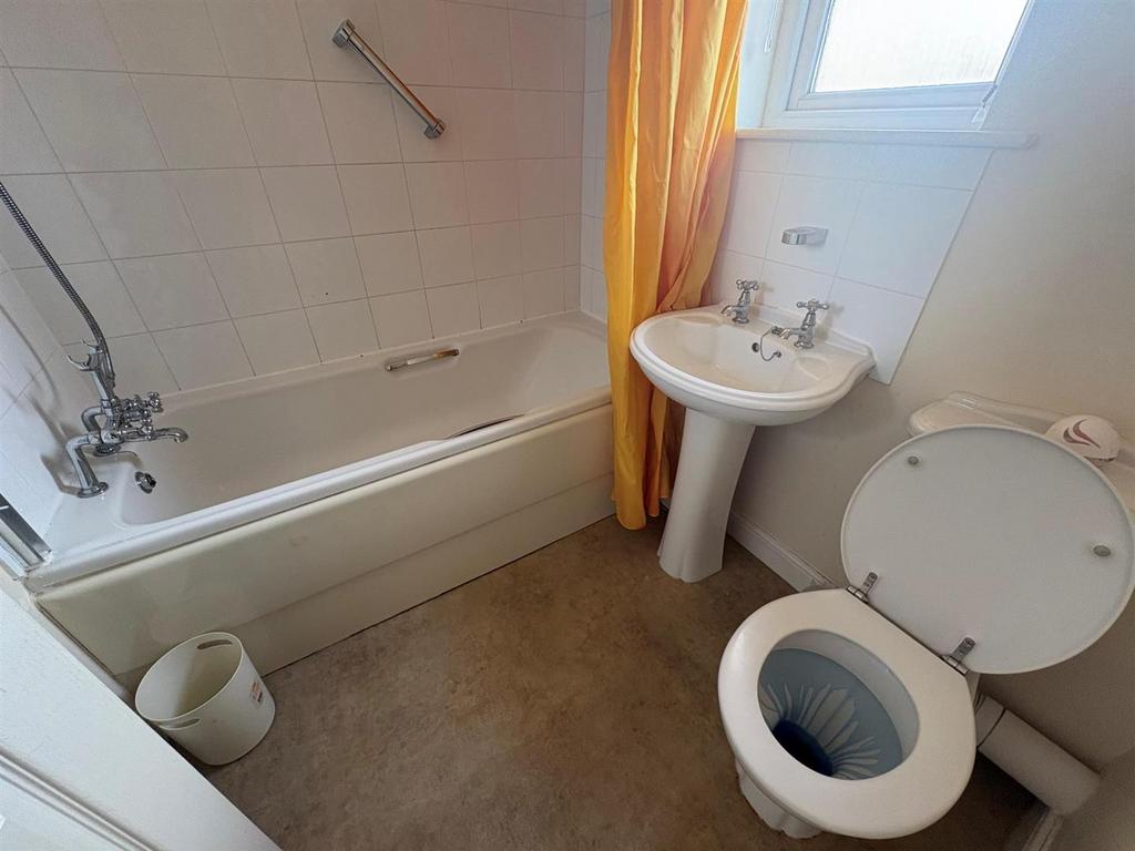 Bathrooma.jpg