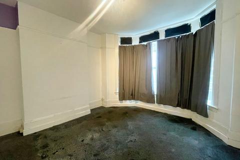 1 bedroom in a house share to rent, 20 Westcliff Ave, Westcliff on sea SS0