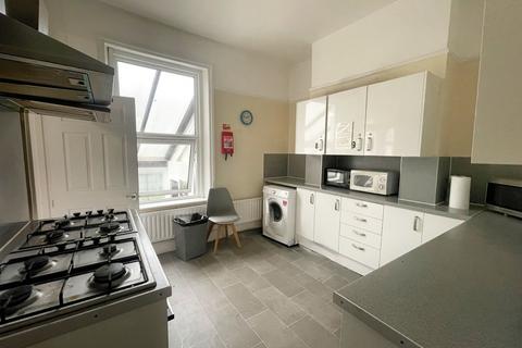 1 bedroom in a house share to rent, 20 Westcliff Ave, Westcliff on sea SS0