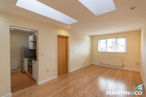 2 bedroom flat to rent, Anderson Court, Anderson Road, Bearwood, B66
