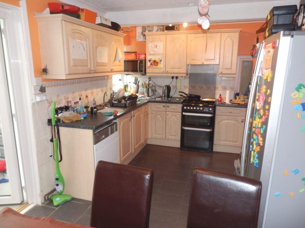 7 Bro Hafan, Cross Inn, New Quay, Ceredigion 3 bed terraced house £