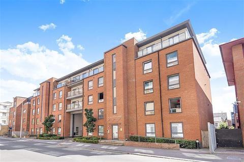 2 bedroom penthouse to rent - Friary Court, Tudor Road, Reading, RG1