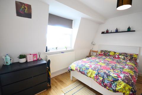 2 bedroom flat to rent, New Cross Road,  London , SE14