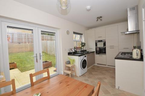 3 bedroom end of terrace house to rent, Loder Lane, Salisbury