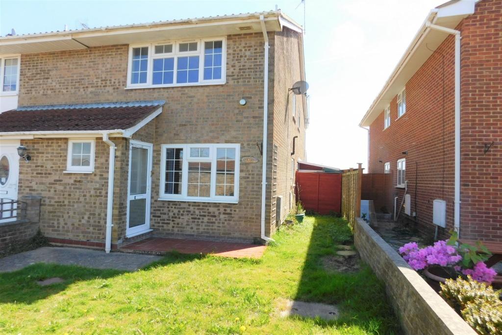 Falconer Drive, Hamworthy, Poole, BH15 1 bed terraced house £750 pcm