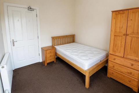 6 bedroom flat to rent, Polwarth Gardens, Polwarth, Edinburgh, EH11