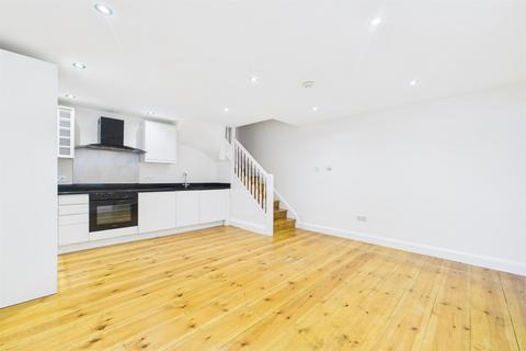 1 bedroom terraced house to rent, Lansdowne Wood Close, West Norwood, London, SE27