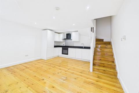 1 bedroom terraced house to rent, Lansdowne Wood Close, West Norwood, London, SE27