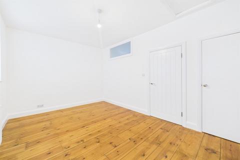 1 bedroom terraced house to rent, Lansdowne Wood Close, West Norwood, London, SE27