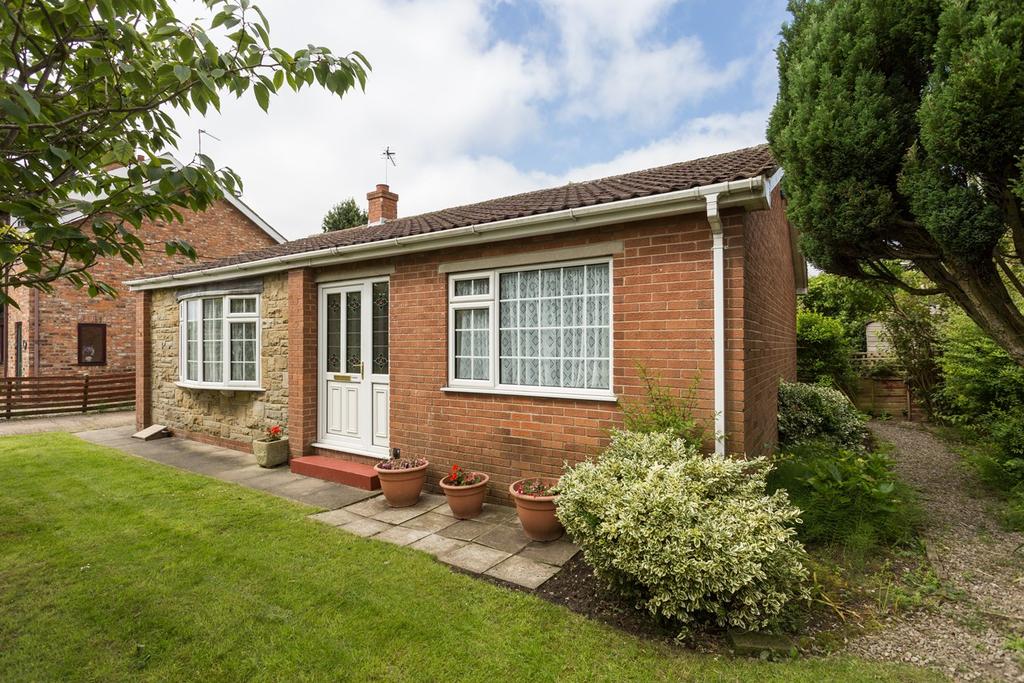 New Lane, Huntington, York, YO32 2 bed detached bungalow £200,000