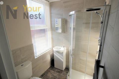 5 bedroom house share to rent, Room 3,  Warrels Avenue, Bramley, Leeds, LS13 3NZ, All En-suites.
