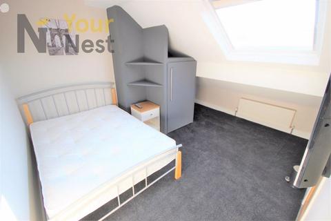 5 bedroom house share to rent, Room 5,  Warrels Avenue, Bramley, Leeds, LS13 3NZ, All En-suites.