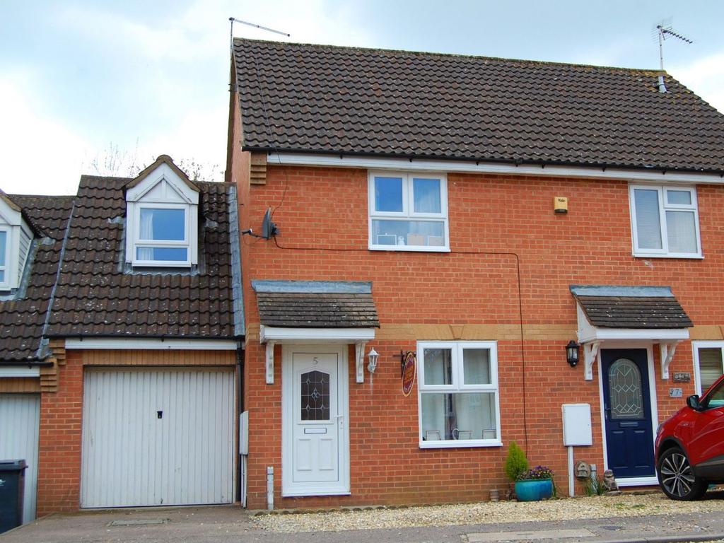 Rhodes Close, Ashby Fields, Daventry NN11 0TS 3 bed semidetached house
