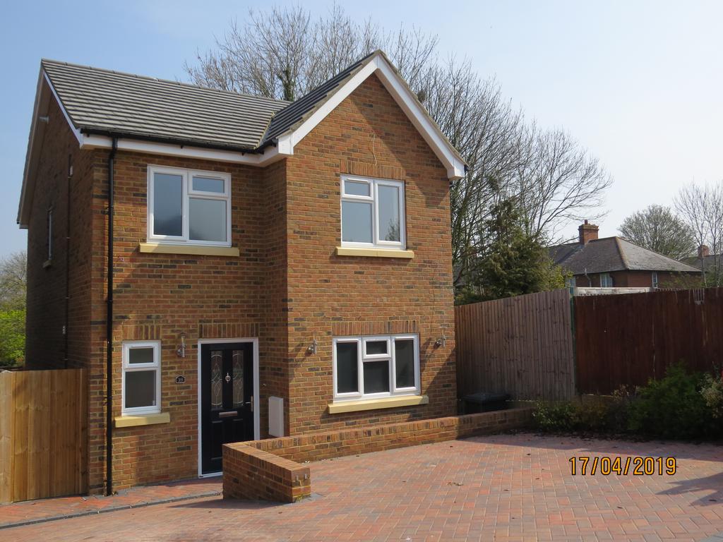 Bull Pond Lane, Dunstable LU6 4 bed detached house £1,500 pcm (£346 pw)