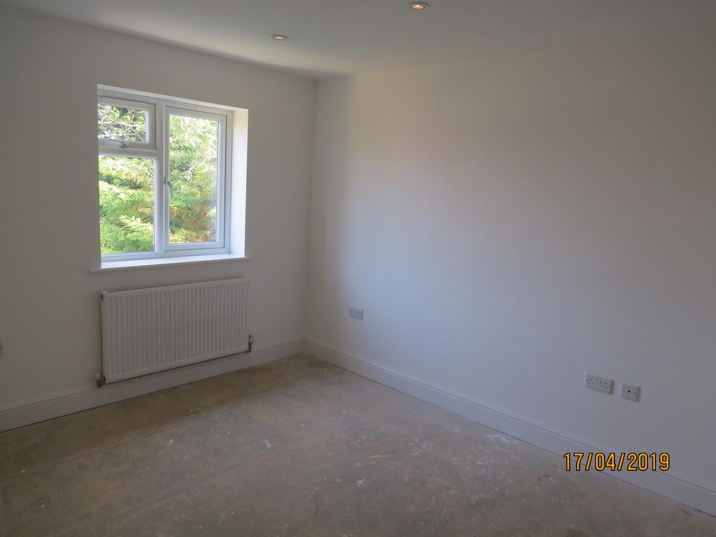 Bull Pond Lane, Dunstable LU6 4 bed detached house £1,500 pcm (£346 pw)