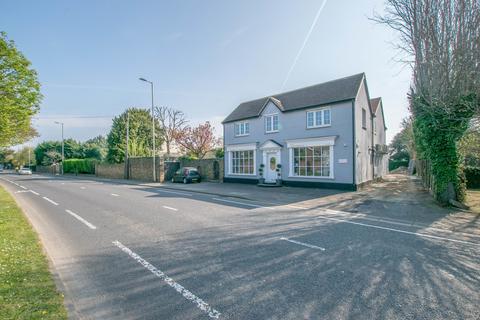 2 bedroom apartment to rent, High Road, Broxbourne EN10