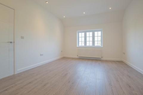 2 bedroom apartment to rent, High Road, Broxbourne EN10
