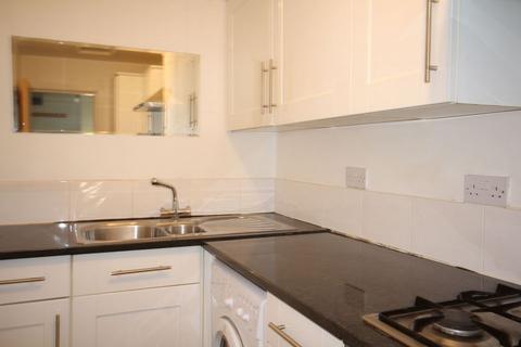 2 bedroom flat to rent, WINDLESHAM GARDENS, BRIGHTON