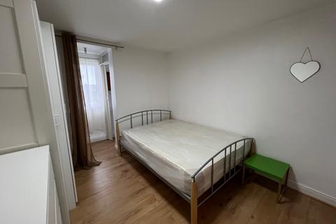 Studio to rent, Mill Lane, Hampstead