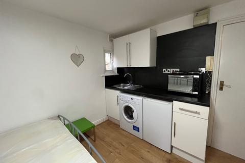 Studio to rent, Mill Lane, Hampstead