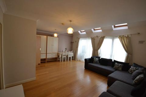 2 bedroom flat to rent, Trinity Road, Tooting, London