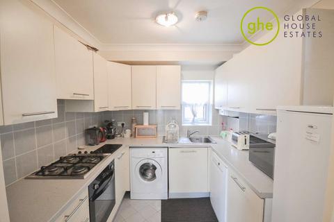 2 bedroom flat to rent, Trinity Road, Tooting, London