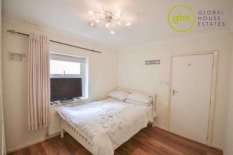 2 bedroom flat to rent, Trinity Road, Tooting, London
