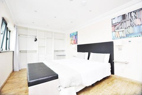 undefined, Commercial Road, London E1