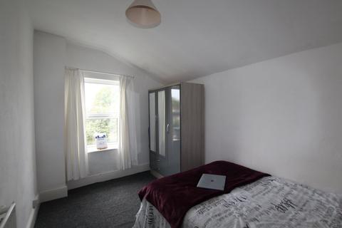 4 bedroom terraced house to rent - LESLIE ROAD, Northampton